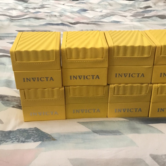 Invicta watch cases with pillows - Picture 3 of 5